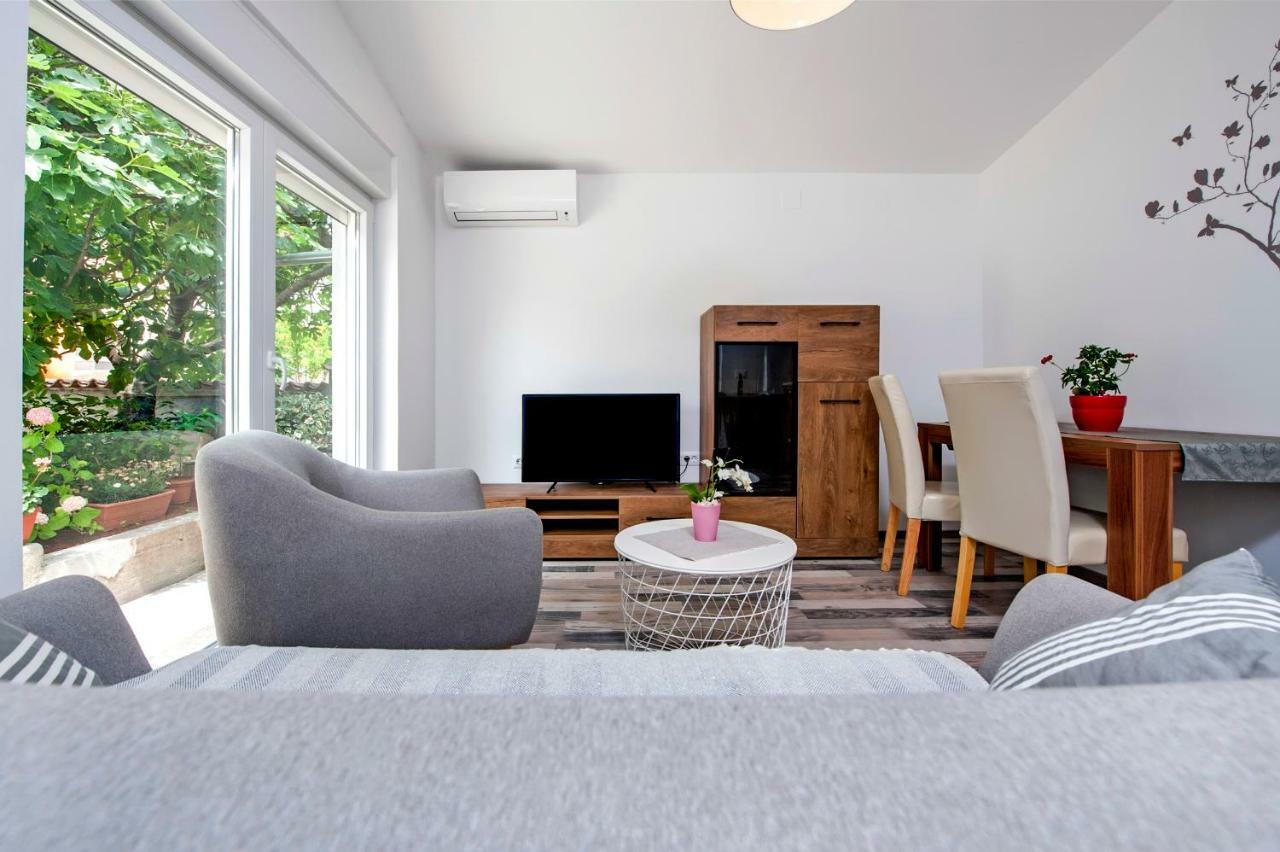 Paola Cozy Apartment Rovinj Eksteriør billede